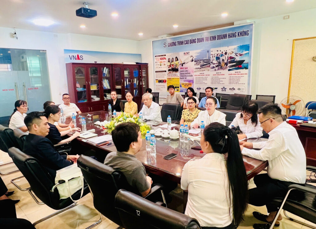 Trường Hàng Không hợp tác cùng Lancharm Oriental trong tư vấn chăm sóc hình ảnh nghề nghiệp